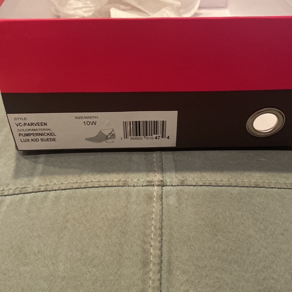 Vince Camuto  ankle booties suede - Picture 4 of 6